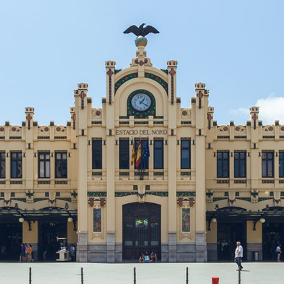 The Estación del Norte, a very busy place in Valencia.